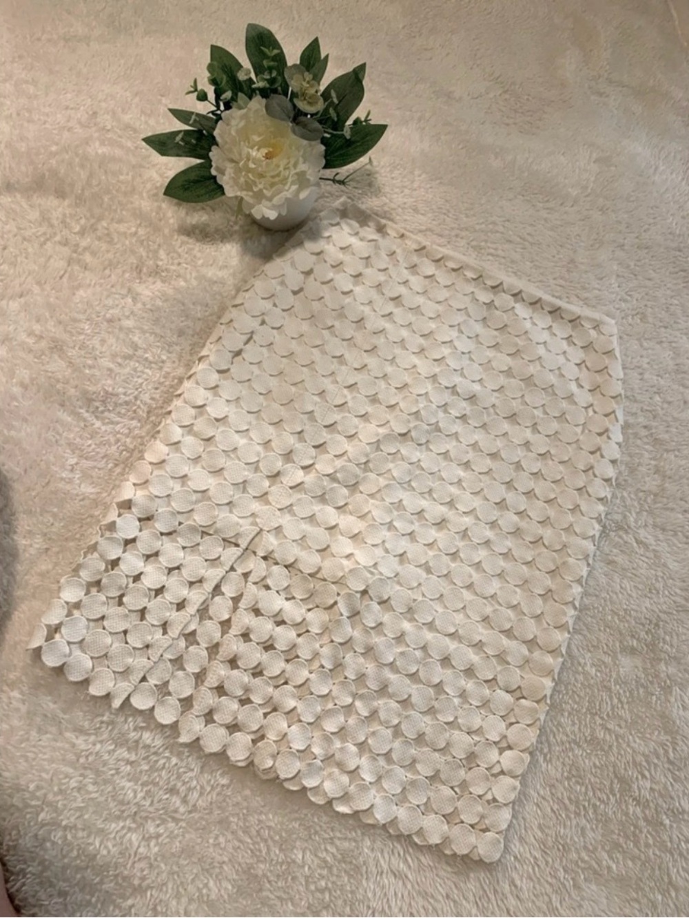 White House Black Market Ivory Petal Appliqué Skirt